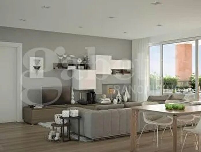 Appartamento trilocale in vendita in Via Agucchi, Bologna