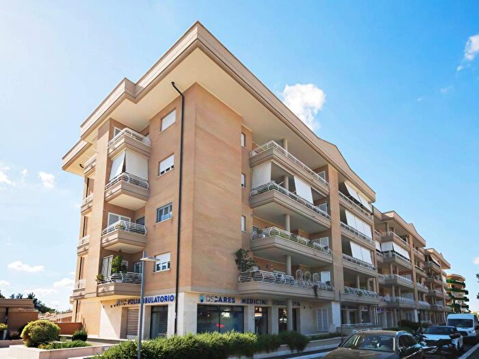 Appartamento trilocale in affitto in Viale Gianluigi Bonelli, Mezzocammino, Roma