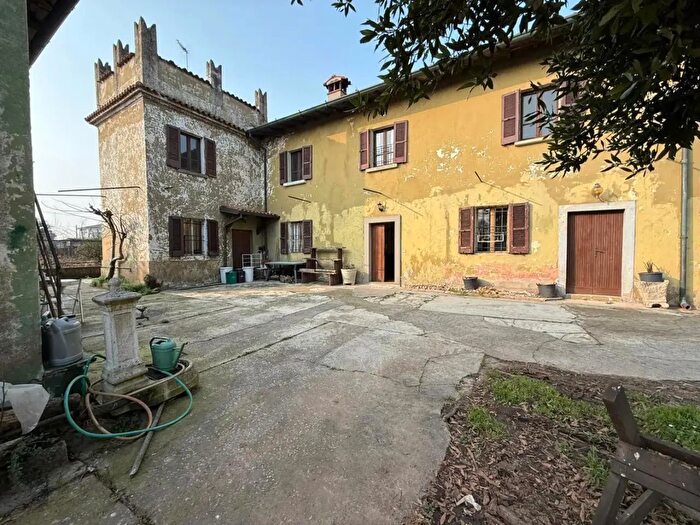 Casa quadrilocale in vendita in Via Castello Snc, Castelcovati