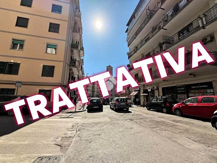 Appartamento trilocale in vendita in Via Montevergine, Napoli