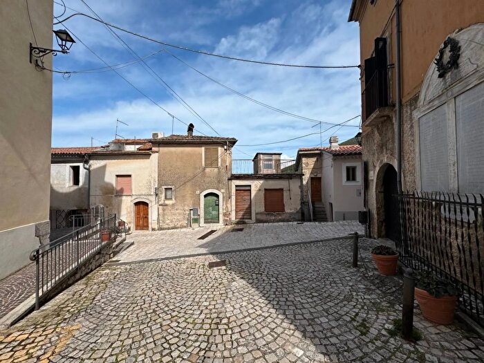 Casa trilocale in vendita in Via RomaColle San Magno, Colle San Magno