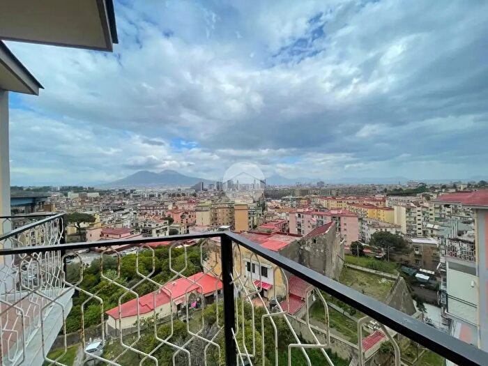 Appartamento quadrilocale in vendita in Via Macedonia, Napoli