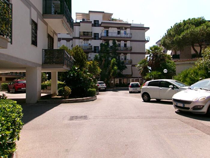 Appartamento trilocale in affitto in Via Zumbini, Portici