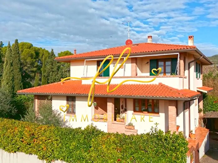 Casa con 12 locali in vendita in Rosignano Marittimo