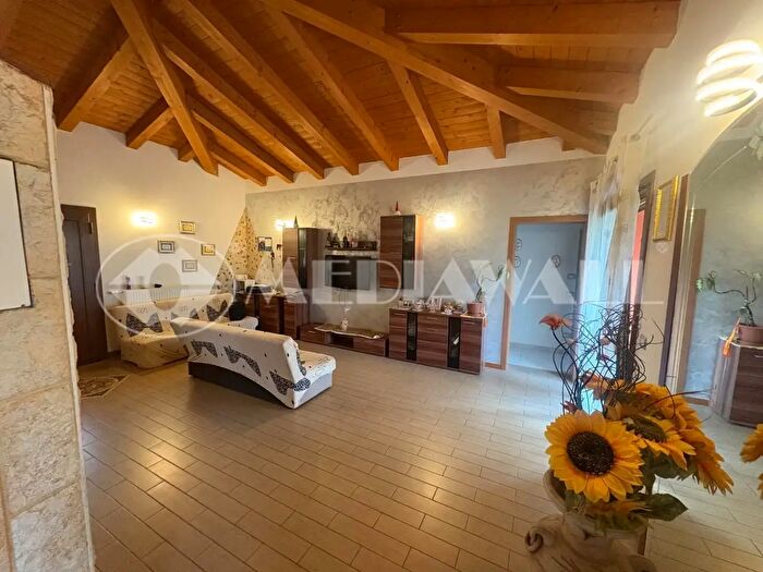 Casa con 10 locali in vendita in Vajont