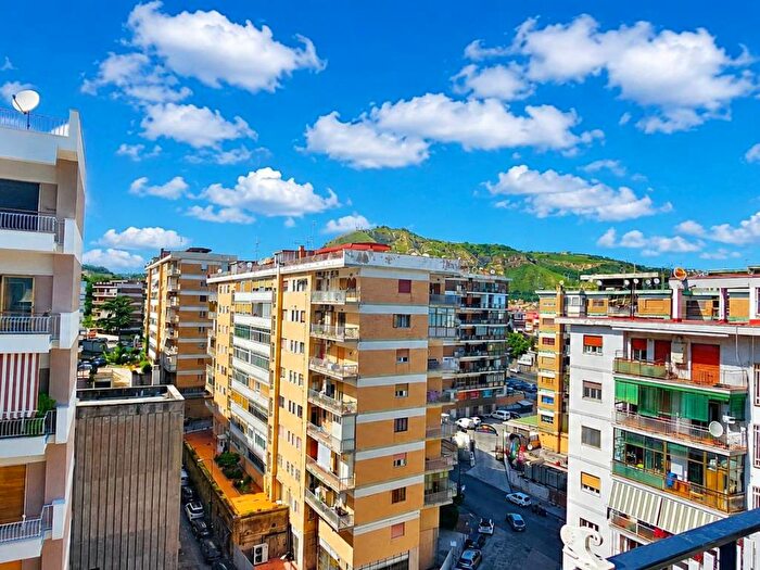 Appartamento trilocale in affitto in Viale Maria Bakunin, Fuorigrotta, Napoli