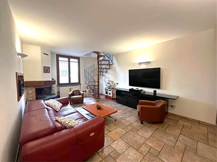 Appartamento trilocale in vendita in Via Don Longoni, Varedo