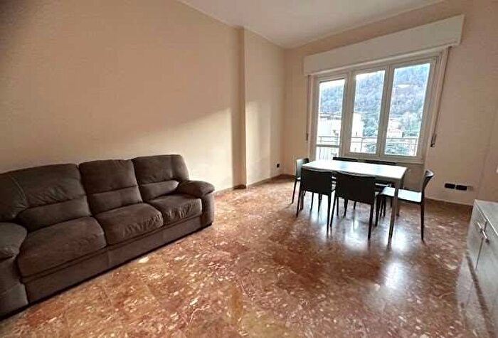 Appartamento trilocale in affitto in Via Cardina, Monte Olimpino, Como