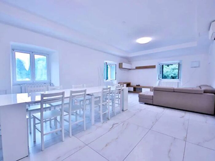 Appartamento con 6 locali in vendita in Via delle Fabbriche, Genova