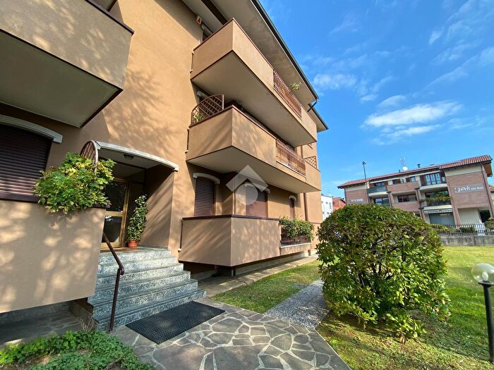 Appartamento trilocale in vendita in Via Principale, Verderio