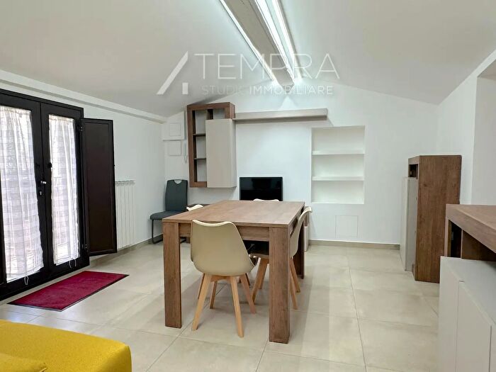 Appartamento trilocale in vendita in Via Santa Chiara, Adrano