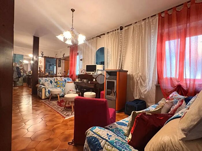 Appartamento con 7 locali in vendita in Via Roccavione, Asti