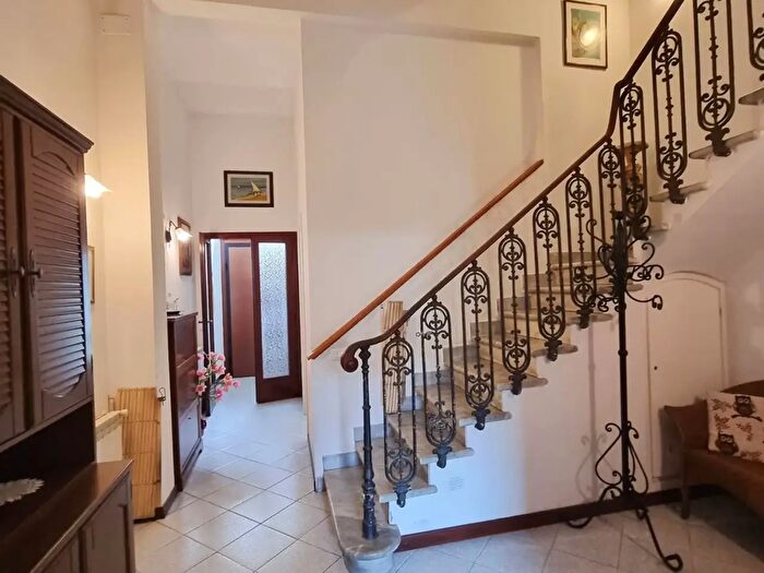 Casa con 6 locali in vendita in Viareggio