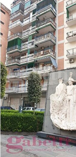 Appartamento con 5 locali in vendita in Piazza Enrico De Nicola, Torre Annunziata