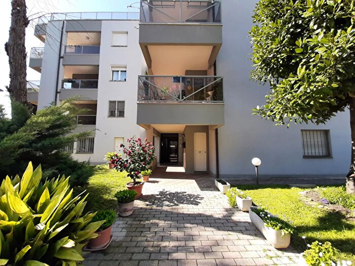 Appartamento quadrilocale in vendita in Via Lambro, Pesaro