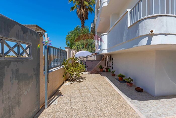 Casa con 8 locali in vendita in Via Giovanni Spadolini, Capurso