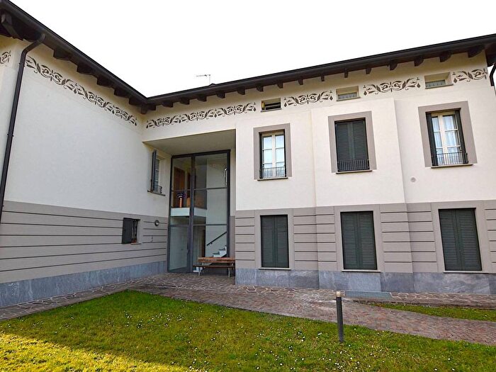 Appartamento trilocale in affitto in Via Risorgimento, Centro, Merate