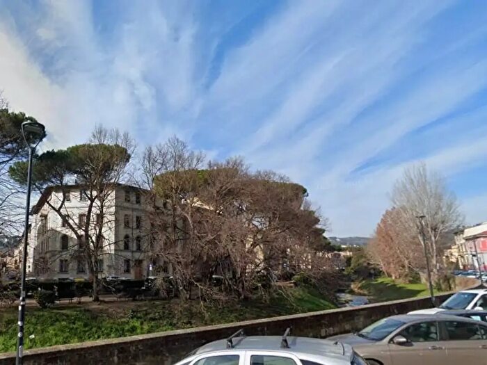Appartamento trilocale in vendita in Via Frà Guittone, Firenze