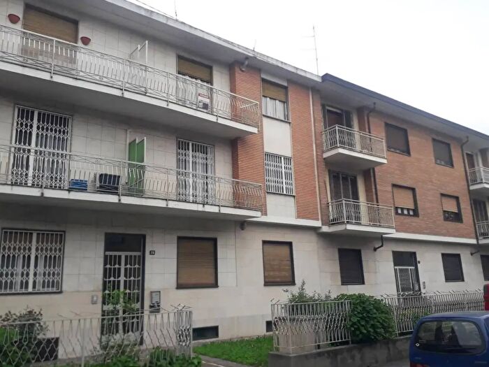 Appartamento trilocale in affitto in Via Gabriele dAnnunzio, Venaria Reale