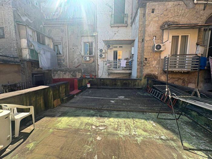 Appartamento trilocale in vendita in Vico Taverna Penta, Quartieri Spagnoli, Napoli