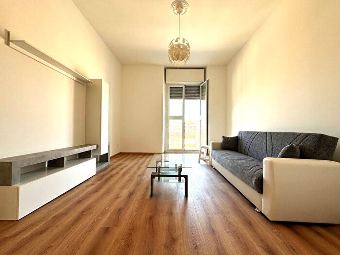 Appartamento trilocale in affitto in Via Col Moschin, Corso San Gottardo, Milano