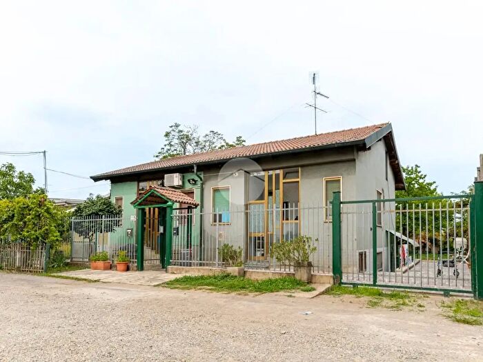 Casa con 10 locali in vendita in Via Caio Mario, Milano