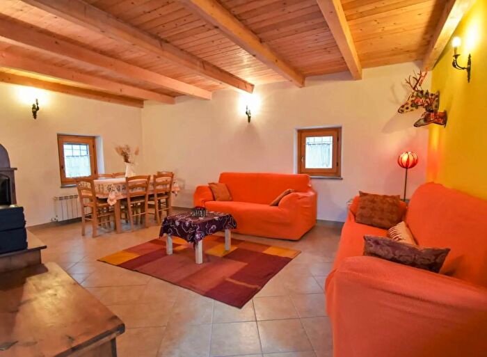 Casa con 6 locali in vendita in Via alla Chiesa, Dubino