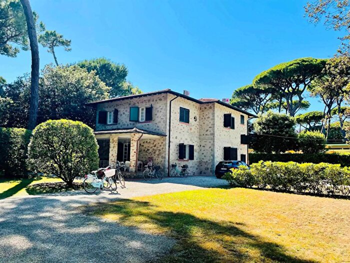 Casa con 15 locali in affitto in Roma Imperiale Forte dei Marmi Lucca, Forte Dei Marmi