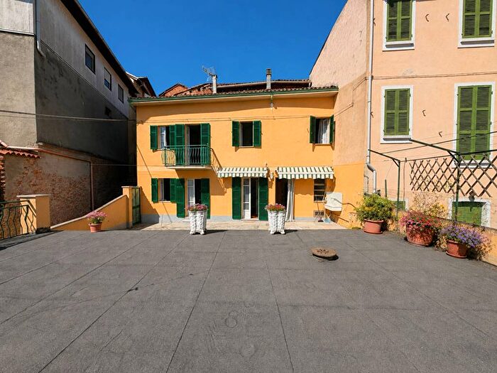 Casa quadrilocale in vendita in Via Fiume, Piazza Genova, Alessandria