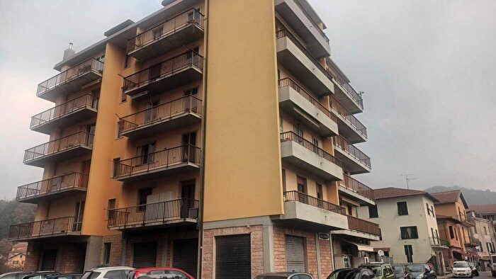 Appartamento con 6 locali in vendita in Via Carlo Navone, Busalla