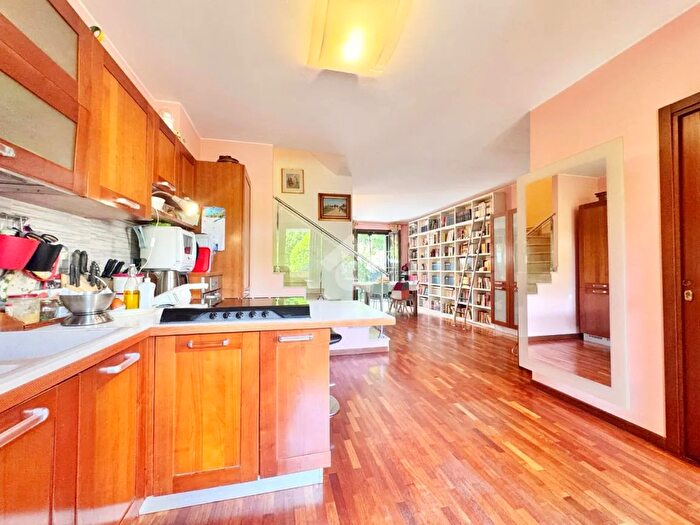 Appartamento quadrilocale in vendita in Via Luini, Seregno