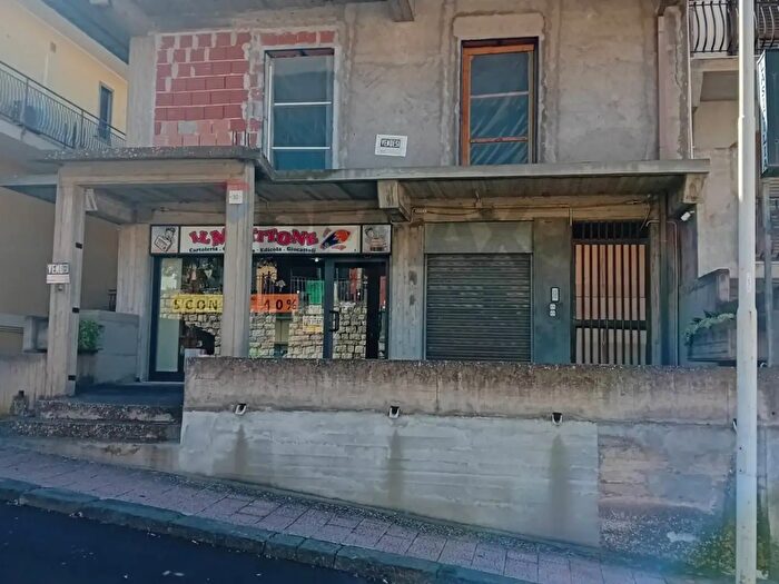 Appartamento con 6 locali in vendita in Via Trieste, Castel Di Iudica