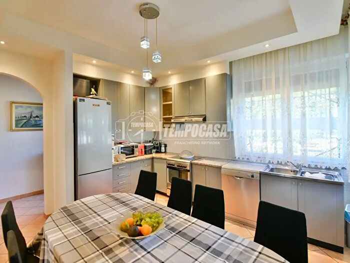 Casa quadrilocale in vendita in Via Orsenigo Don, Valbrona