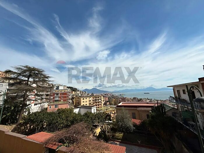 Appartamento quadrilocale in vendita in Napoli