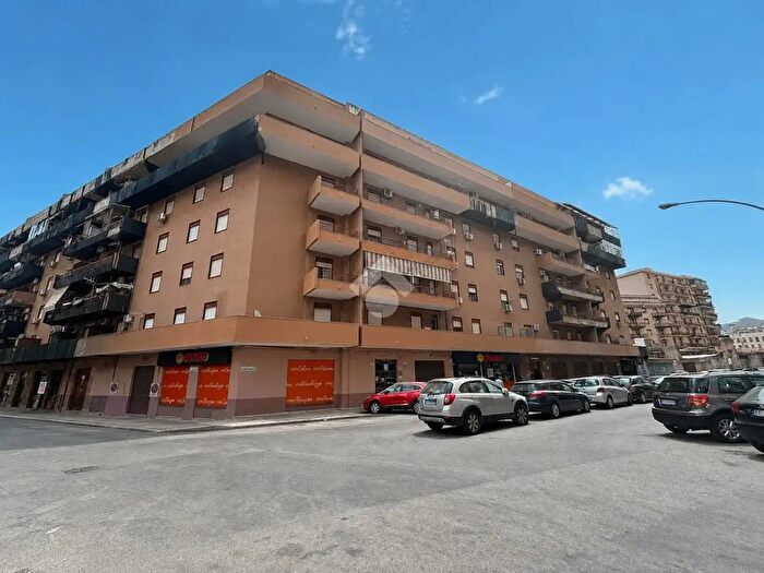 Appartamento quadrilocale in vendita in Via Argento Giovanni, Palermo