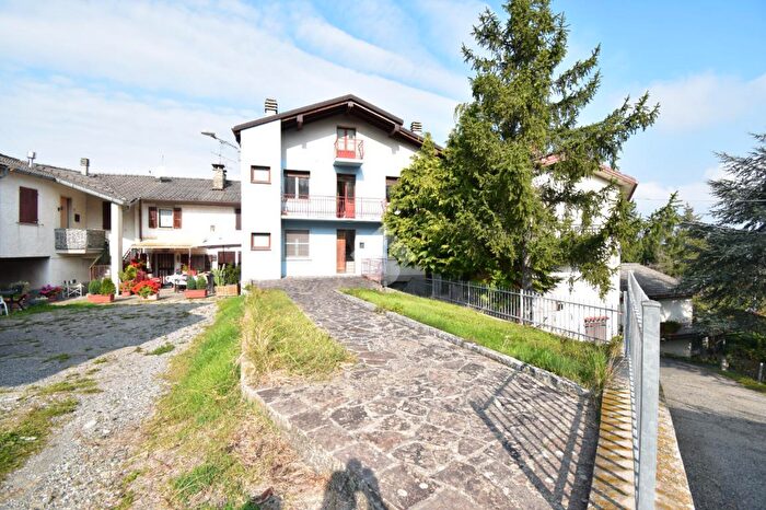 Casa quadrilocale in vendita in Via Cavazzola di Sotto, Berceto