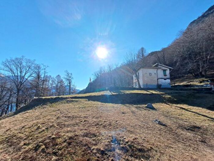 Casa bilocale in affitto in Via Enrico Caronti, Dongo