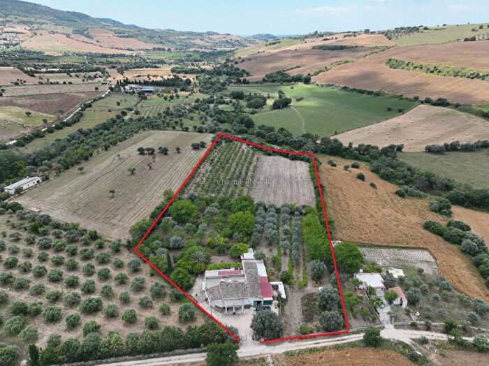 Casa quadrilocale in vendita in Noto