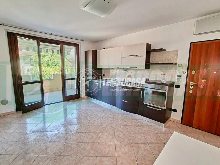 Appartamento trilocale in vendita in Via General Cantore, Lainate