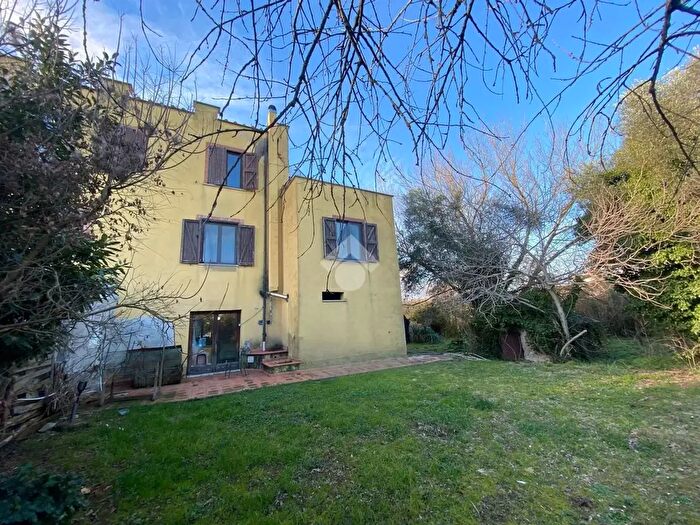 Casa con 8 locali in vendita in Localita Cerveno, Fabrica Di Roma