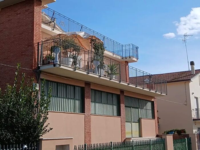 Appartamento con 6 locali in vendita in Via Torquato Tasso, Civitanova Marche