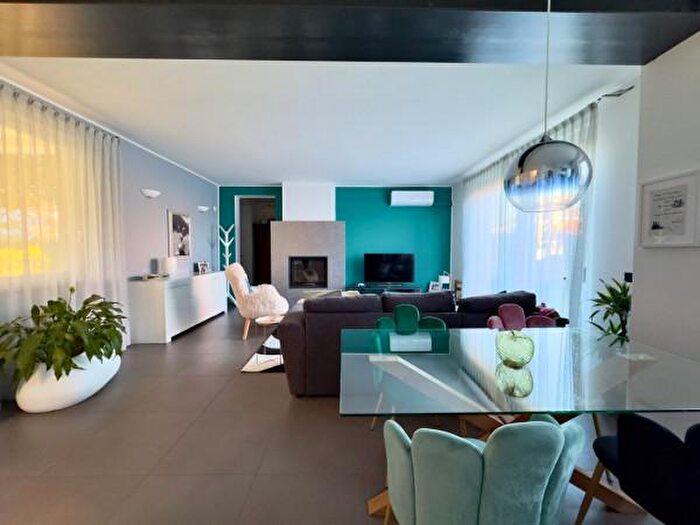 Casa quadrilocale in vendita in Via Novembre, Garbagna Novarese