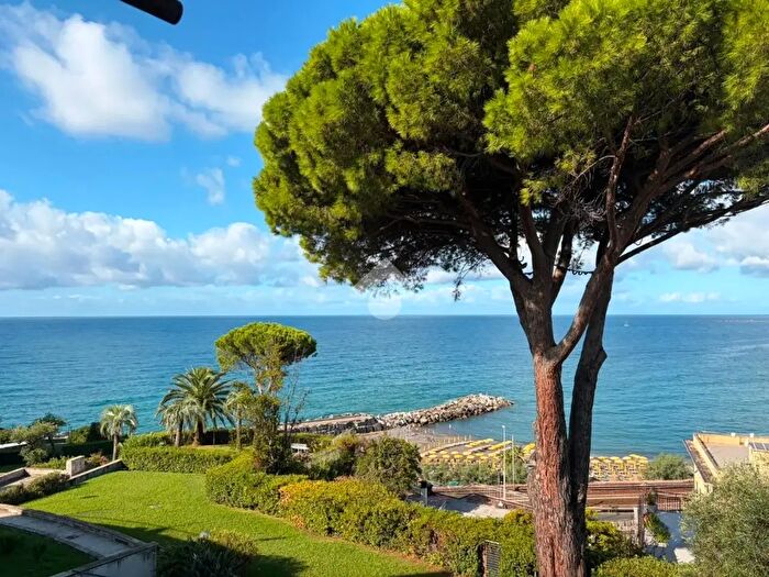 Appartamento quadrilocale in vendita in Lavagna