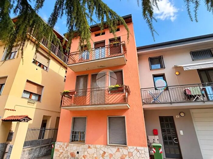 Casa con 9 locali in vendita in Via Cere, Cividate Camuno