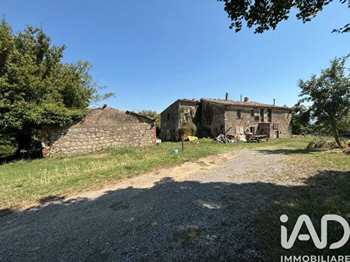 Casa con 10 locali in vendita in Via di Chianciano, Sarteano