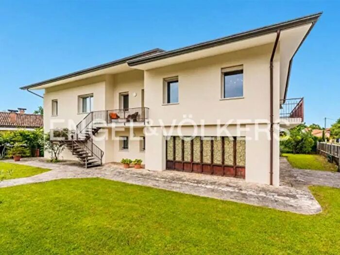 Casa con 6 locali in vendita in Via Giuseppe Garibaldi, Pieve Di Soligo
