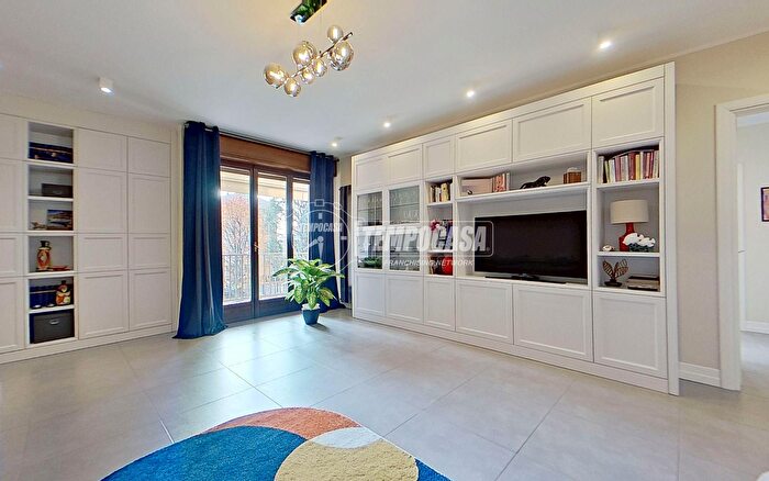 Appartamento quadrilocale in vendita in Via Nenni, Lissone