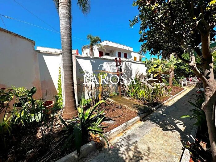 Casa con 8 locali in vendita in Melendugno