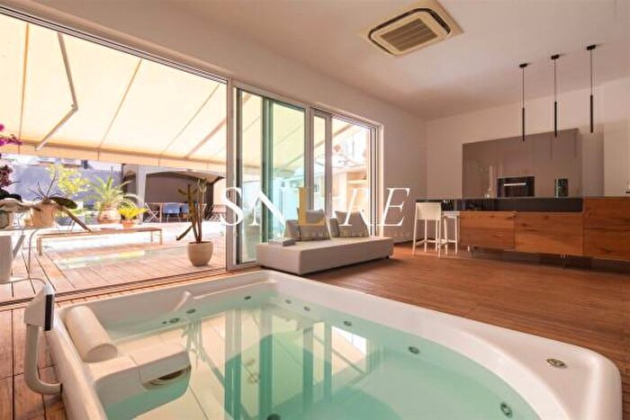 Appartamento con 6 locali in vendita in Via dei Ginori, Firenze