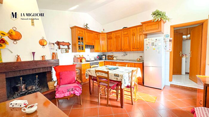 Appartamento con 7 locali in vendita in Pistoia